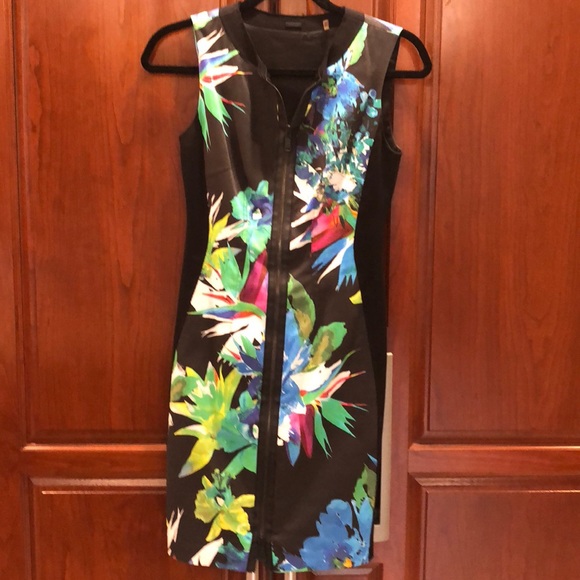 Elie Tahari Dresses & Skirts - Elie Tahari floral dress size 0 pristine!